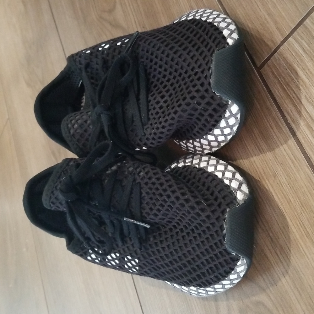 Child size 5 Adidas Deerupt - Picture 2 of 4